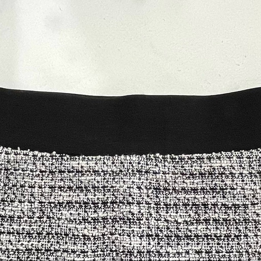 LIZ CLAIBORNE FLARE SKIRT, SIZE 6 - Picture 3 of 4